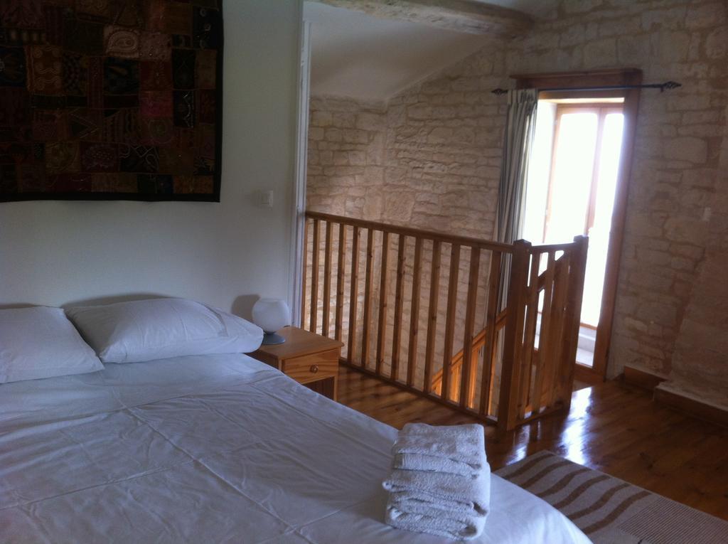 La Petite Maison Crezieres Chambre photo