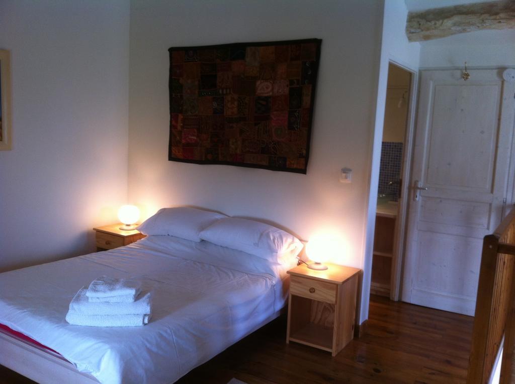 La Petite Maison Crezieres Chambre photo