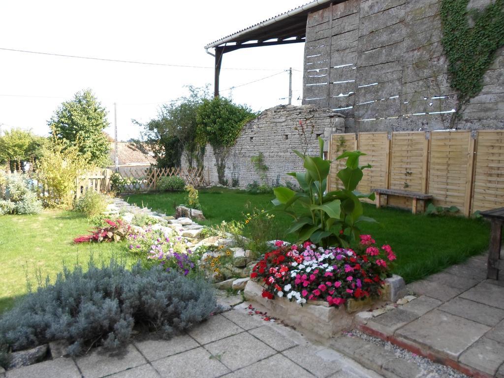 La Petite Maison Crezieres Chambre photo